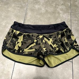 Lululemon speed up High-rise shorts size 8- Camo
